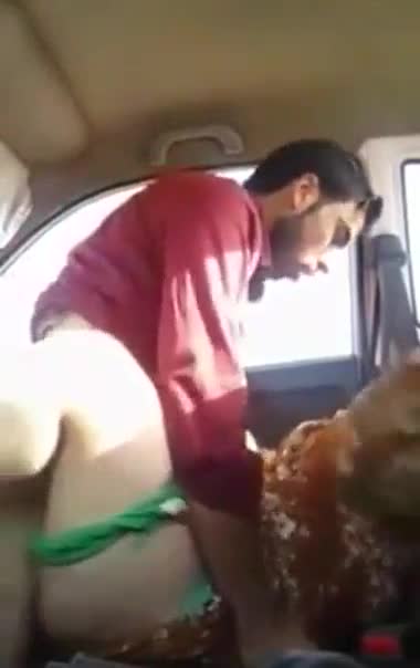 Pakistani girl fucking in car